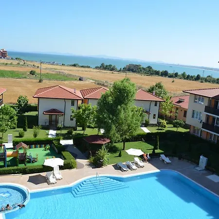 In Chateau Ii Aheloy